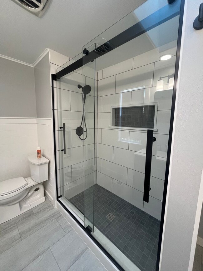 Building Photo - 5-Bedroom 2-Bathroom home in Coburg