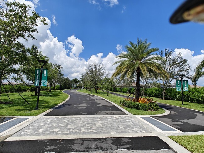 Building Photo - 12628 SW Manatee Marsh Ter