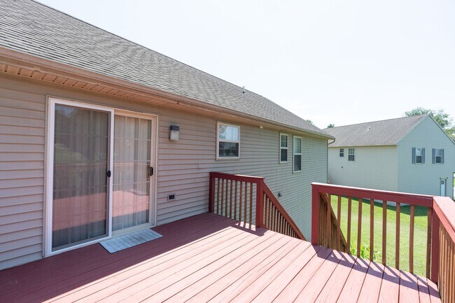 Building Photo - 2072 Sheaffer Rd
