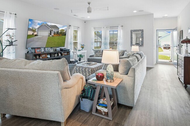 Building Photo - Glenmoor 3BR/2BA – Minutes from Downtown C...