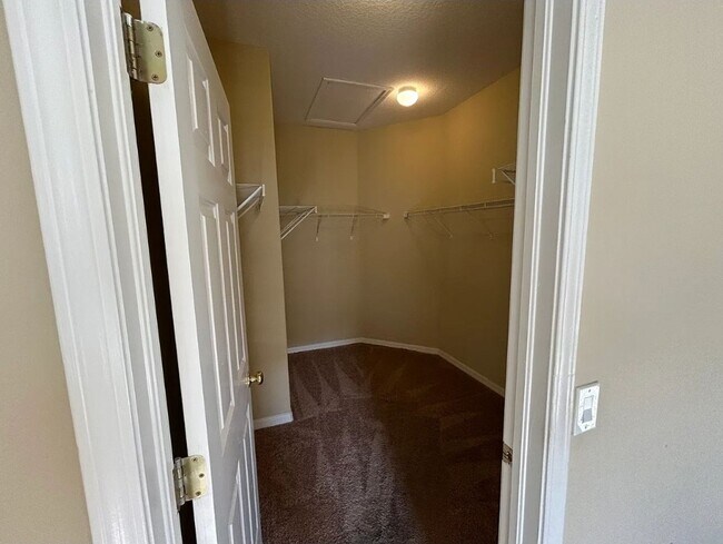 Building Photo - 4 bedroom 2 bathroom Sterling Hills Home