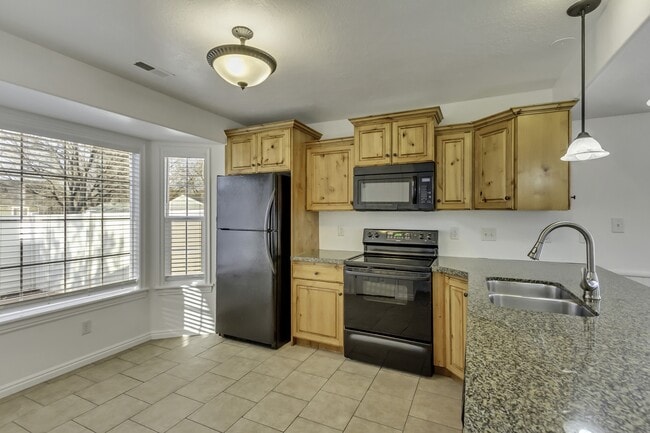 Building Photo - 816 N 175 E