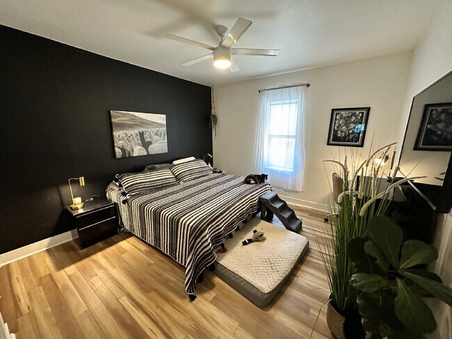 Building Photo - "Charming 2-Bed, 2-Bath Home with Gleaming Hardwood Floors in Vibrant Denver!"