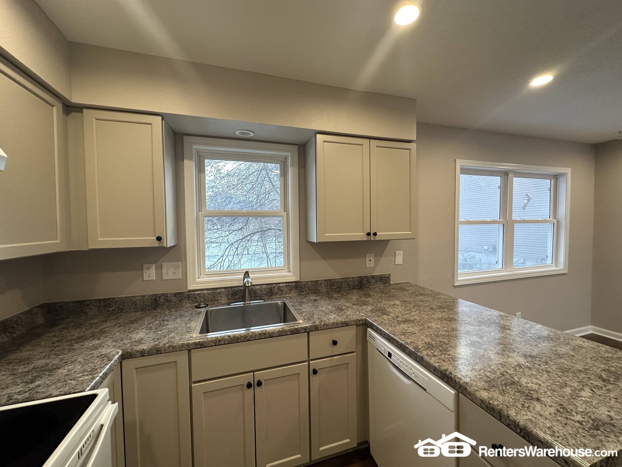 Building Photo - 4926 Madison Ave