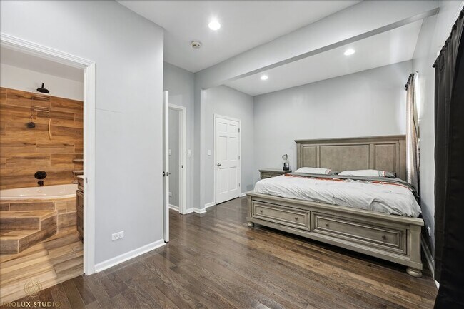 Building Photo - 352 N Avers Ave