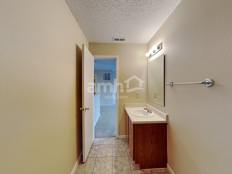 Building Photo - 717 Hickory Pine Dr