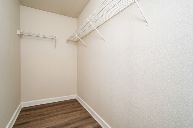 Building Photo - Updated 4 bedroom home in Devonshire neighborhood!