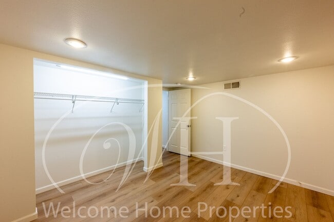 Building Photo - Spacious 5 Bedroom Home with Fenced Yard & Covered Parking