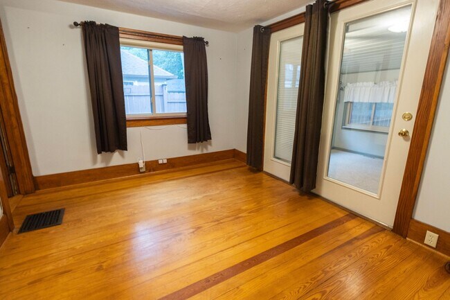 Building Photo - 203 Edgewood Ave
