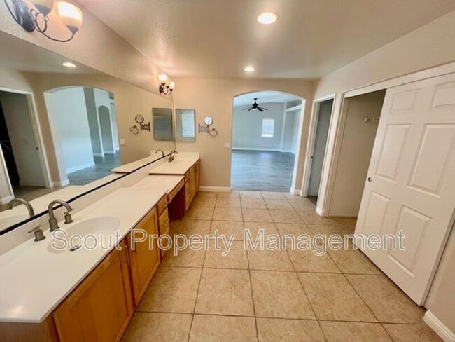 Building Photo - 33309 Morning View Dr