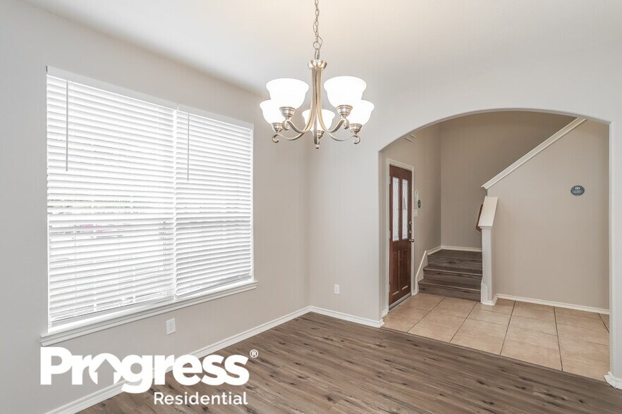 Building Photo - 4939 Forest Hurst Dr