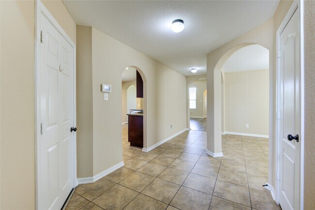 Building Photo - 26727 Henson Falls Dr
