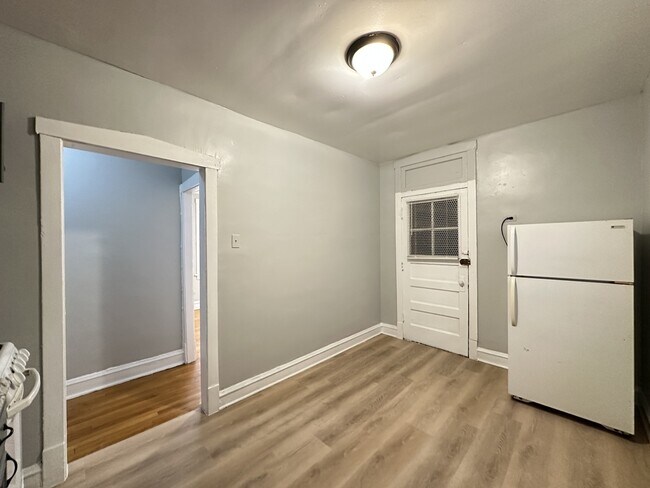 Building Photo - 4827 N Springfield Ave