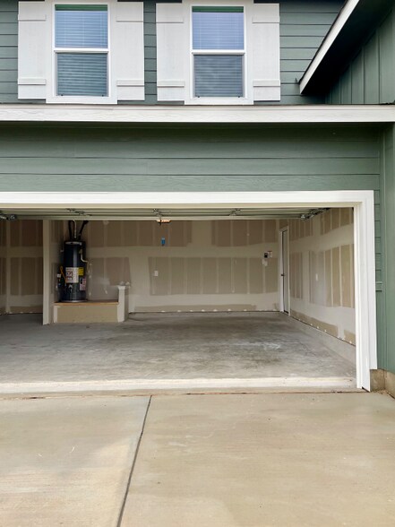 Building Photo - 270 Yosemite Dr