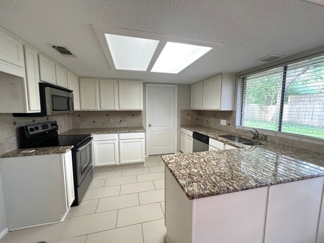 Building Photo - Charming single-story home with 4 bedrooms and 2 bathrooms for rent in neighborhood of Anderson M...