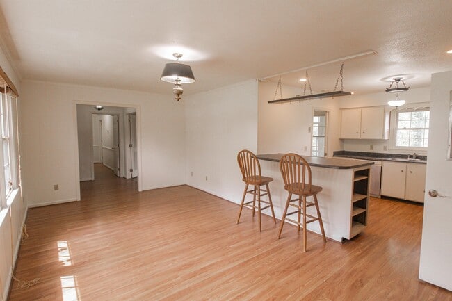 Building Photo - 209 Belair Dr