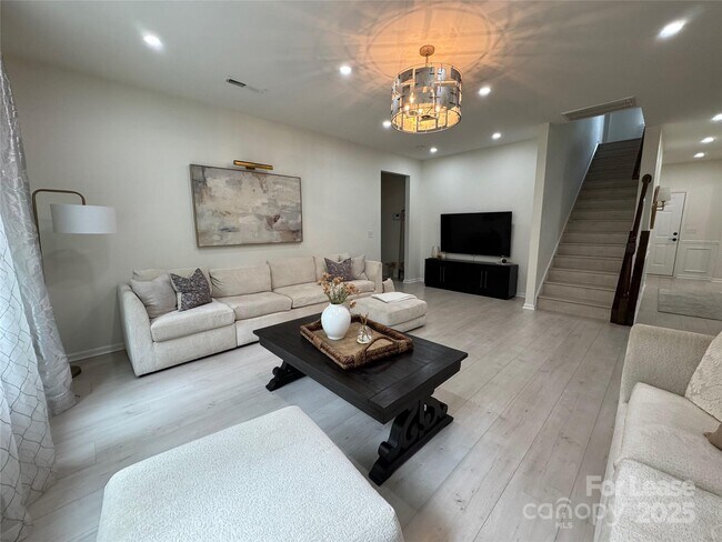 Building Photo - 8419 Aspen Ct