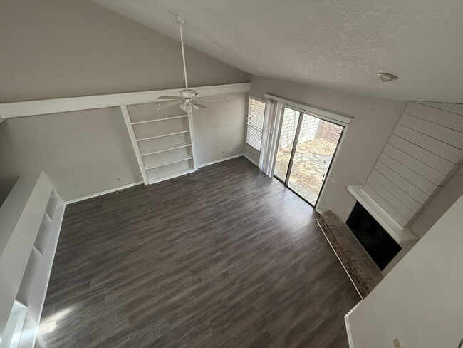 Building Photo - FOR RENT:  3 BEDROOM 2.5 BATHROOM TOWNHOME...