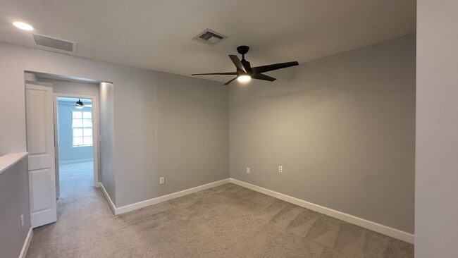 Building Photo - Stylish 3-Bed, 3-Bath Townhouse Oasis in Riviera Beach