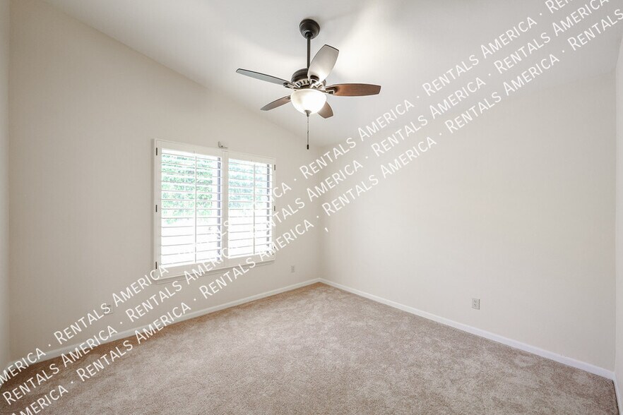 Building Photo - 1635 W Wisteria Dr