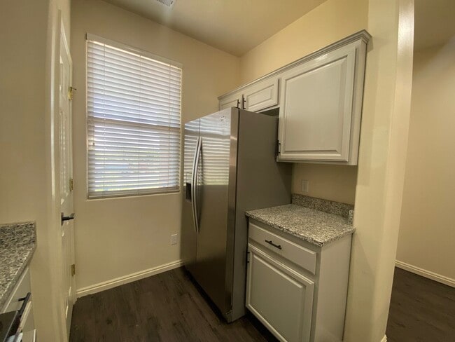 Building Photo - REMODELED TOWNHOME AVAILABLE FOR RENT