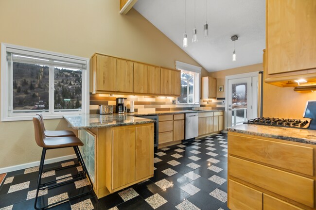 Building Photo - 16131 Black Bear Dr