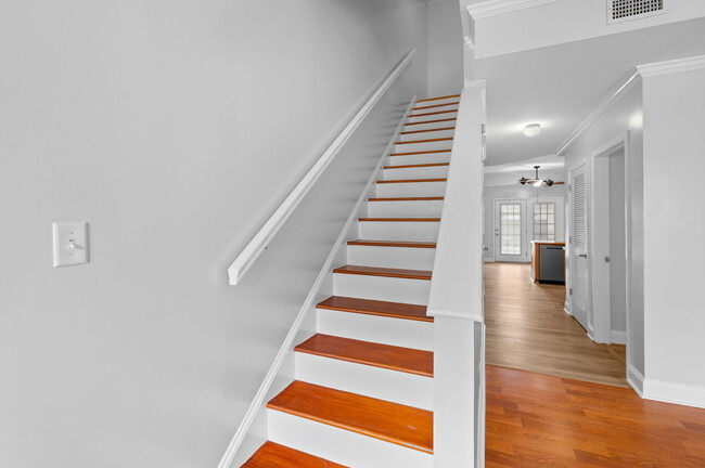 Building Photo - 3322 Monterey Square Ln