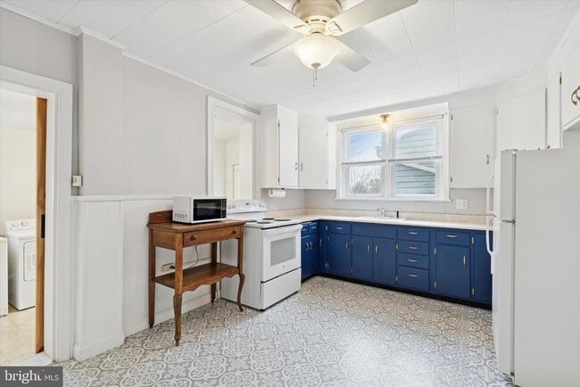 Building Photo - 429 Church St