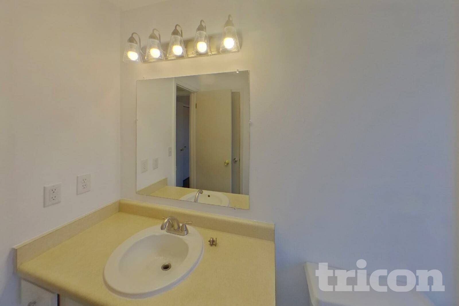 Building Photo - 6845 Parkridge Ct