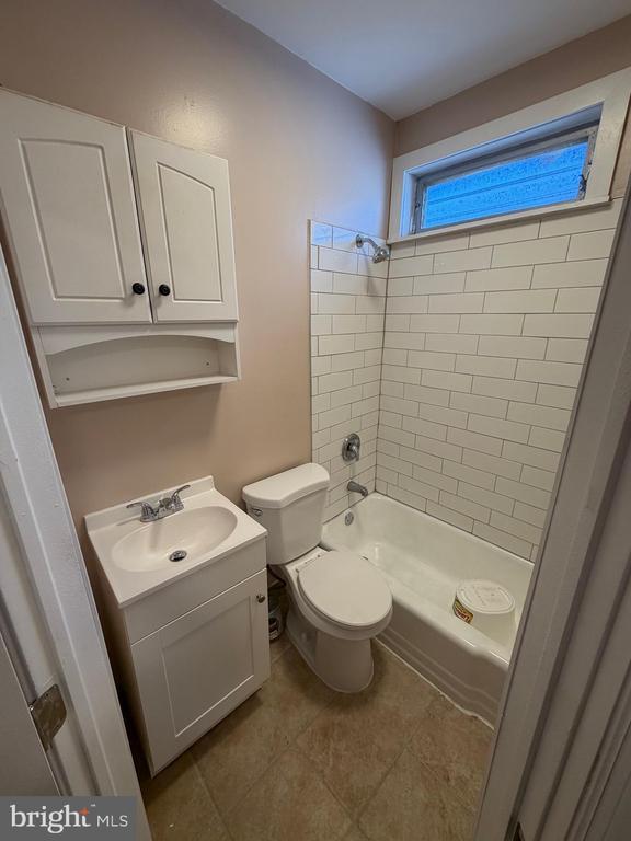 Building Photo - 3429 Tilton St