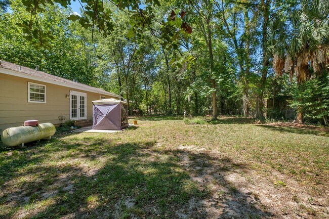 Building Photo - Updated Home Off Old Bainbridge Road