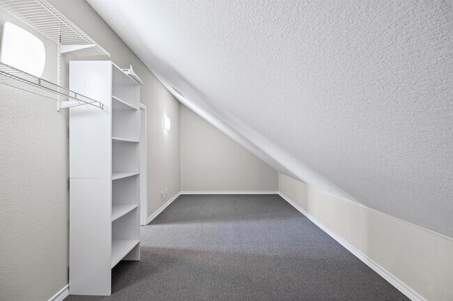 Building Photo - 1112 Highknoll Ln