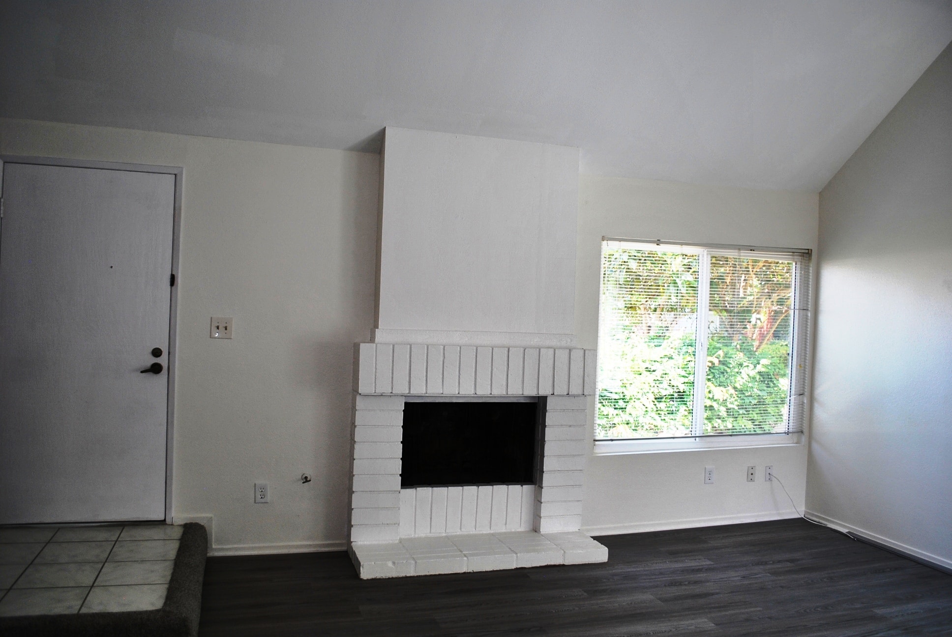 Building Photo - 10626 Escobar Dr