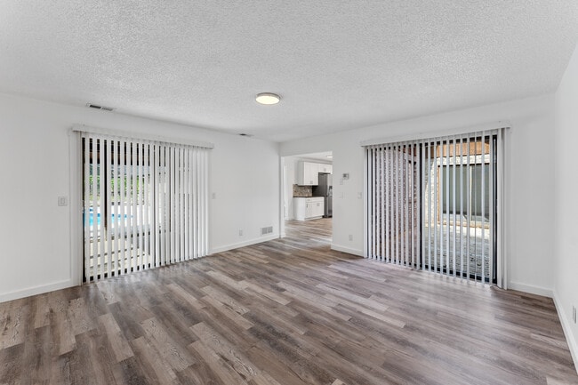 Building Photo - 886 Quail Run