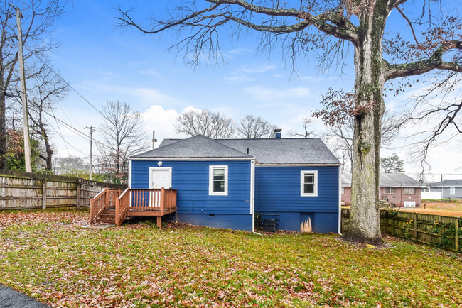 Building Photo - Contemporary 3 Bedroom Home