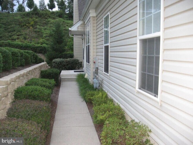 Building Photo - 218 Silverbell Ct