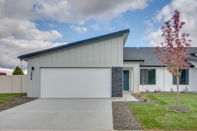 Building Photo - At Last, This Is What You’ve Been Searching For.