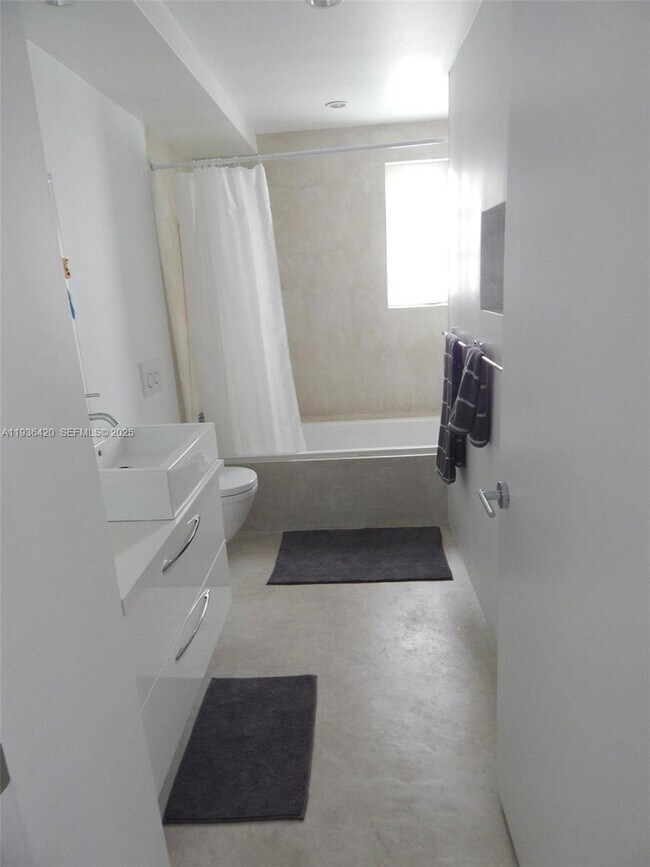 Building Photo - 831 10th St