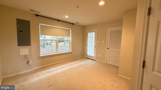 Building Photo - 23227 Roberts Tavern Dr