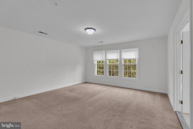 Building Photo - 1814 Fallbrook Ln