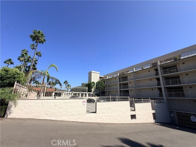 Building Photo - 405 Avenida Granada