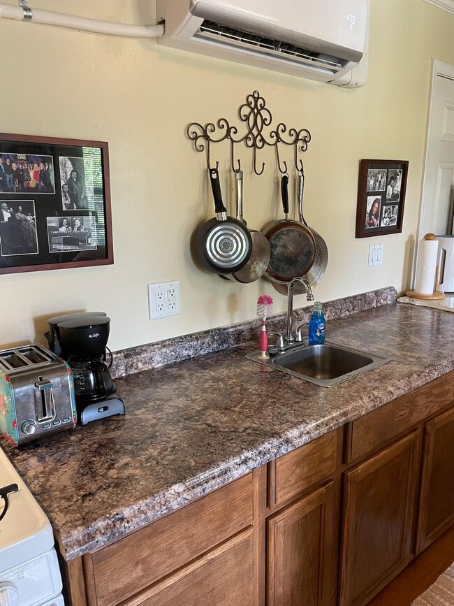 Building Photo - 176 Schools Dr