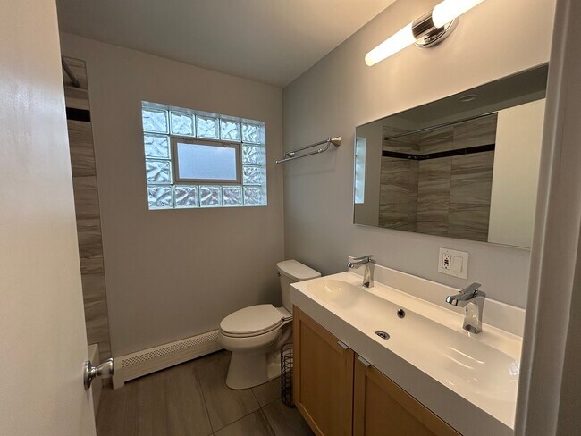 Building Photo - 5340 N Central Ave