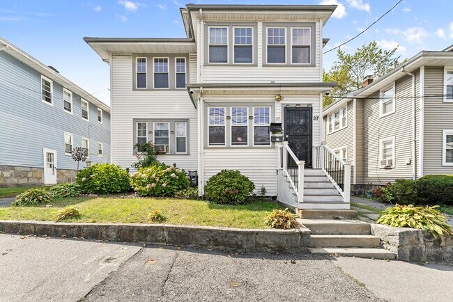 Primary Photo - 37 Warren Ave