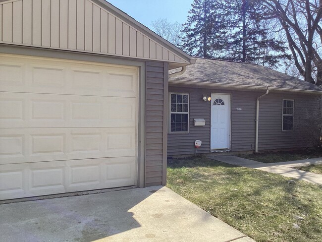 Building Photo - 2 Bedroom Single Family Home