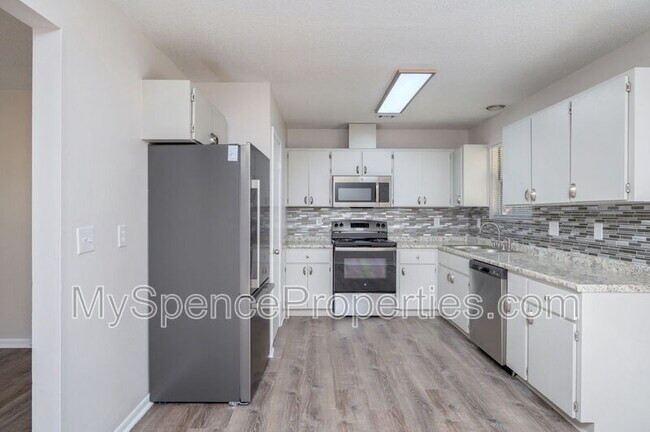 Building Photo - 126 Camellia Pl