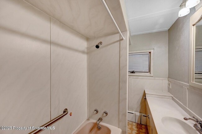 Building Photo - 1326 Winton St