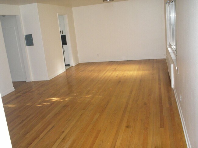 Interior Photo - Red Lion