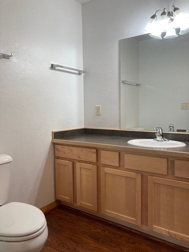 Building Photo - Dog friendly 3 Bedroom Condo!