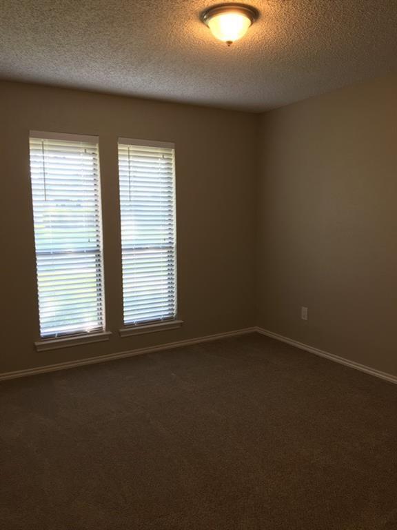 Building Photo - 3113 Kensington Dr